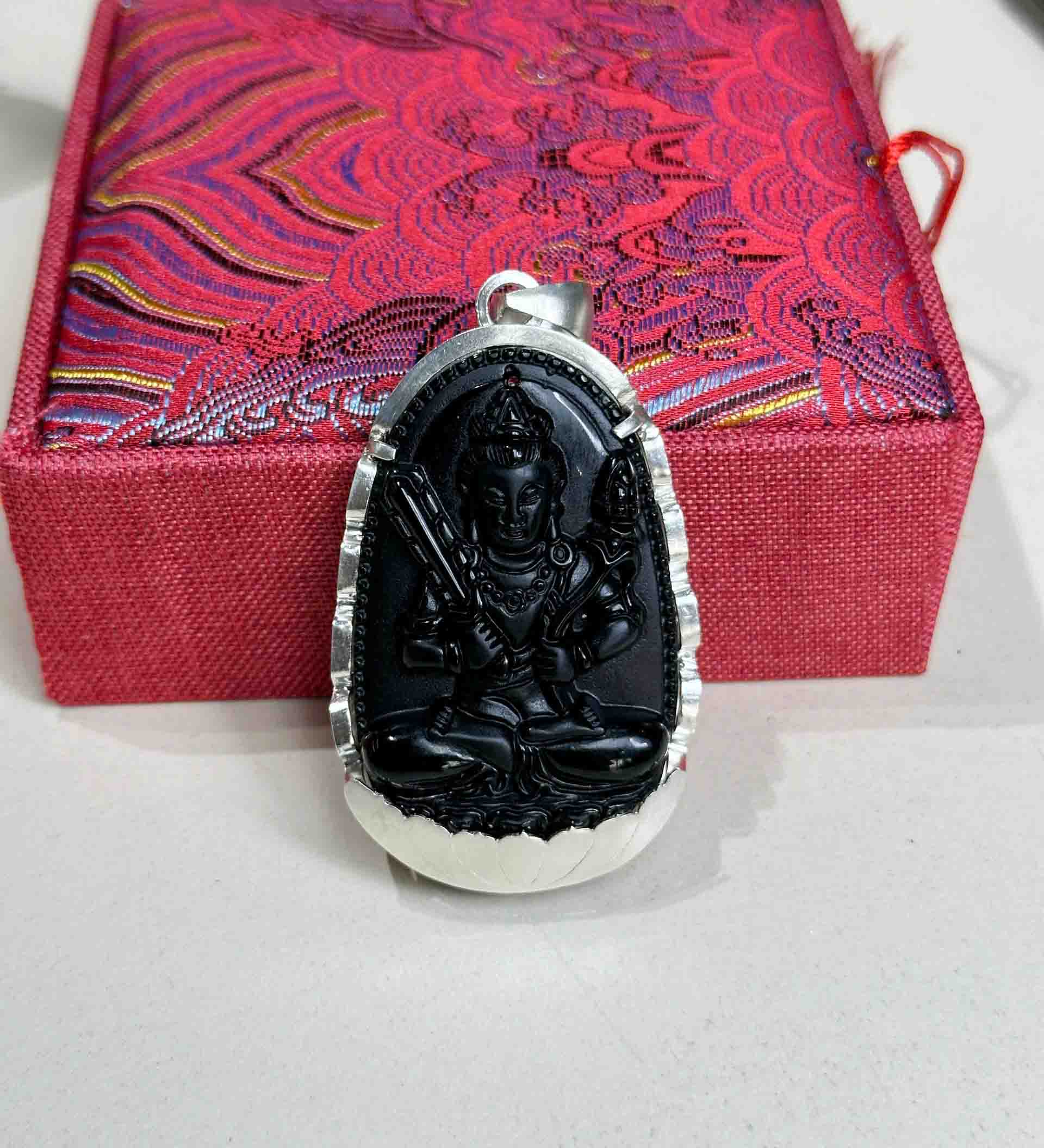 Mặt Dây Chuyền Hư Không Tạng Tuổi Sửu Dần Đá Núi Lửa Obsidian Tự Nhiên Bọc Bạc