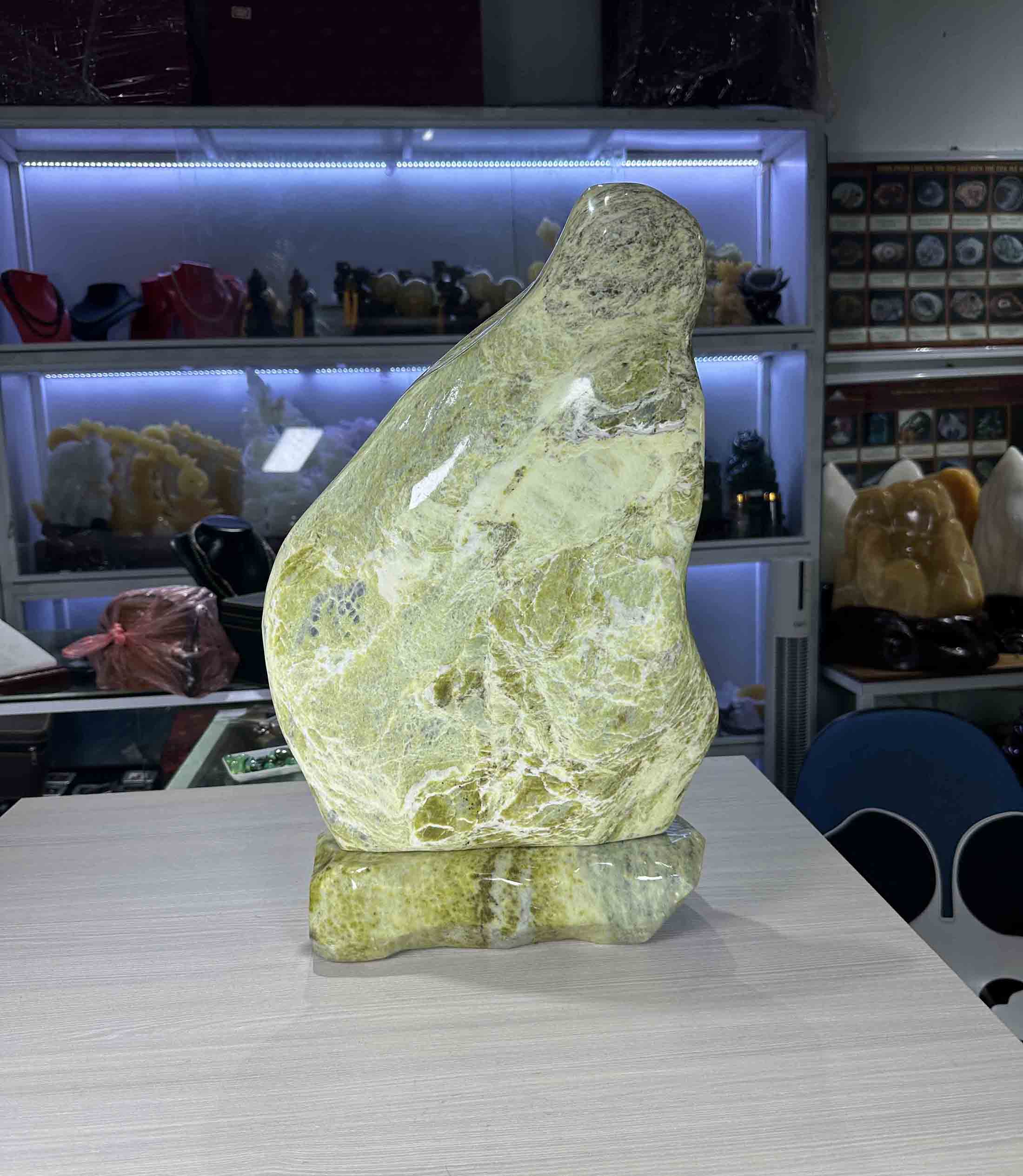 Đá Phong Thuỷ Trang Trí Trấn Trạch Đá Sepentine Tự Nhiên Xanh Lá Đẹp 18kg-48cm
