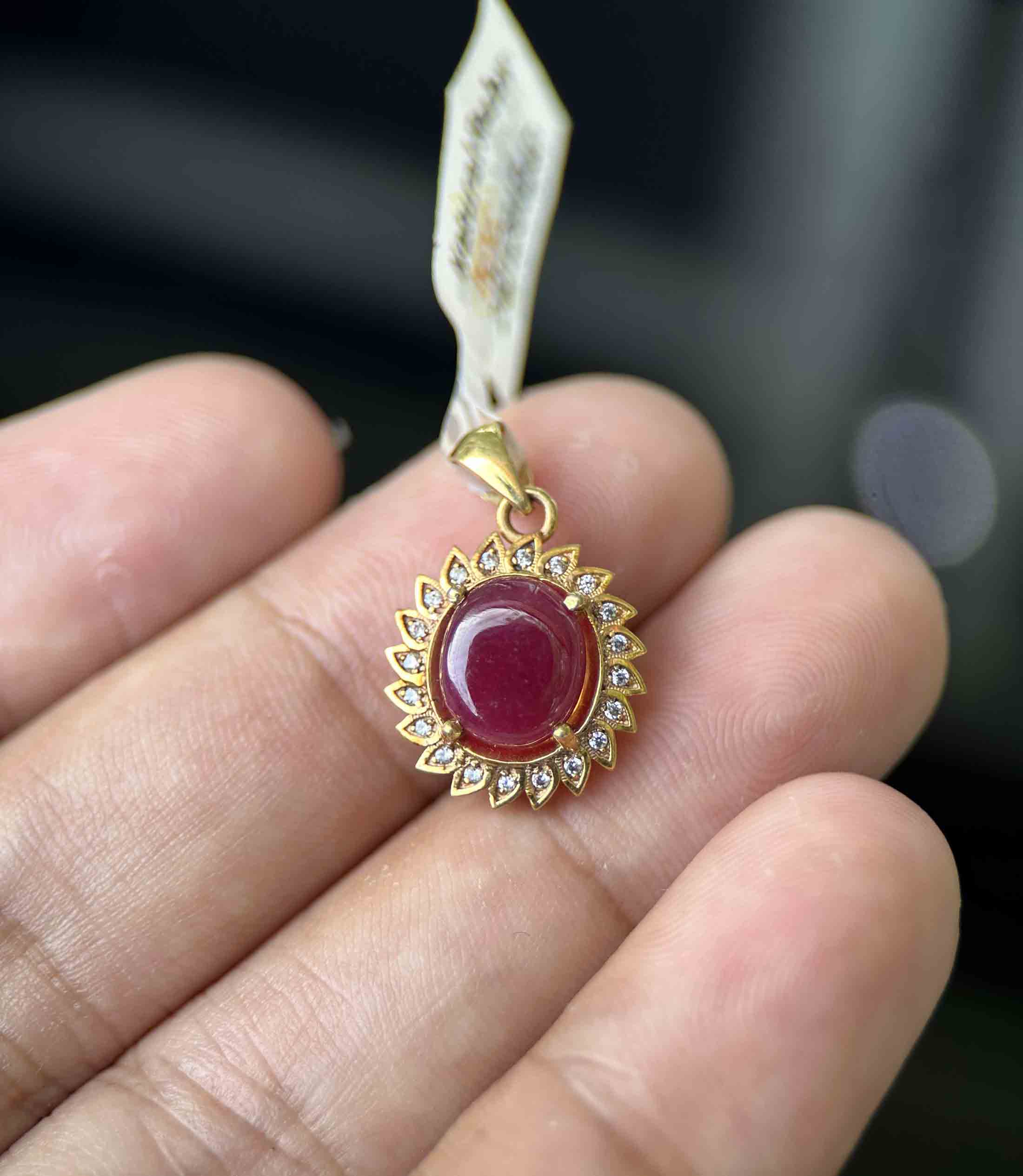 Mặt Dây Chuyền Nữ Đá Ruby Tự Nhiên Yên Bái Đỏ Huyết May Mắn Bọc Vàng 10k Đã Kiểm Định