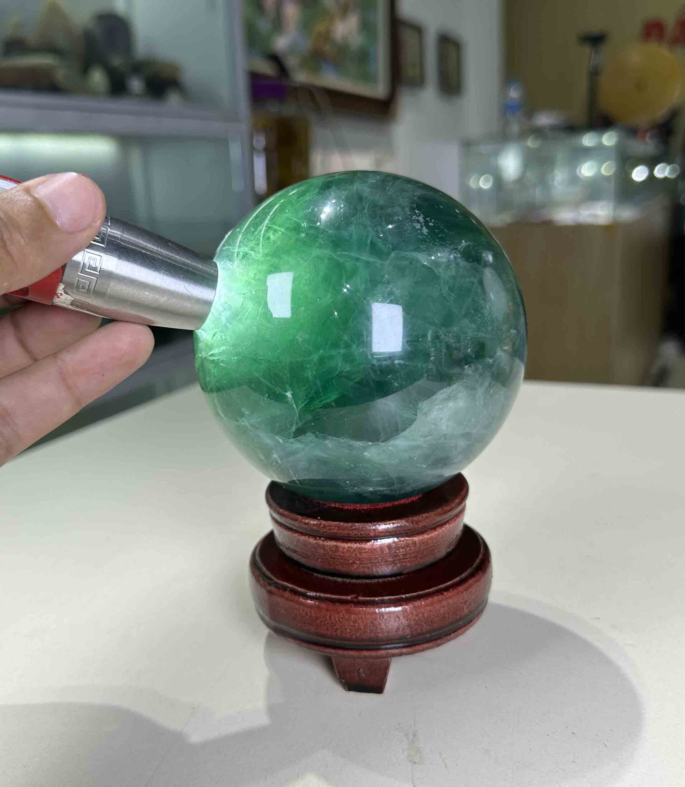 Quả Cầu Phong Thủy Đá Fluorite Tự Nhiên Xanh Lục Loại Đẹp 1,74kg-10cm