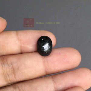 Viên đá saphia đen thiên nhiên mài sống 8.25ct đen bóng đẹp