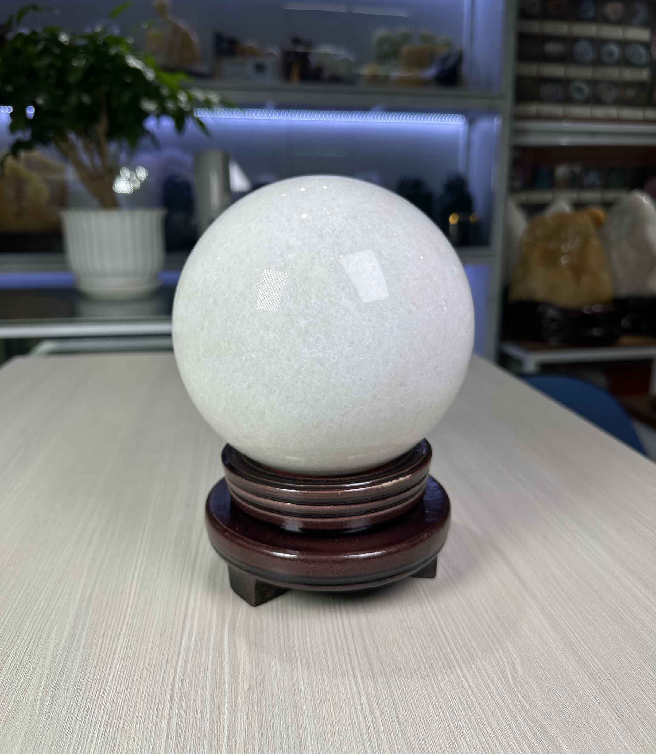 Quả Cầu Phong Thuỷ Đá Hoa Cương Trắng Tự Nhiên Yên Bái 14.8cm Mệnh Thuỷ, Mệnh Kim