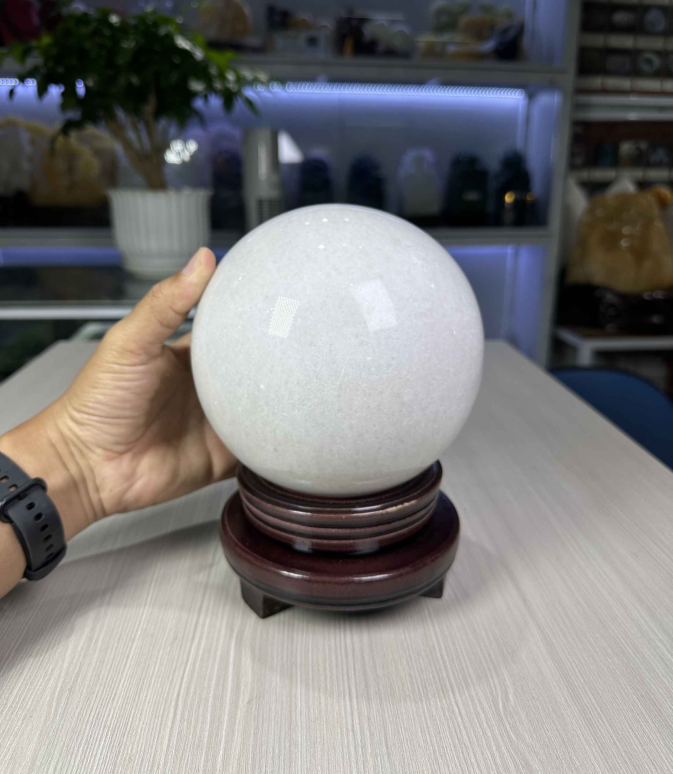 Quả Cầu Phong Thuỷ Đá Hoa Cương Trắng Tự Nhiên Yên Bái 14.8cm Mệnh Thuỷ, Mệnh Kim