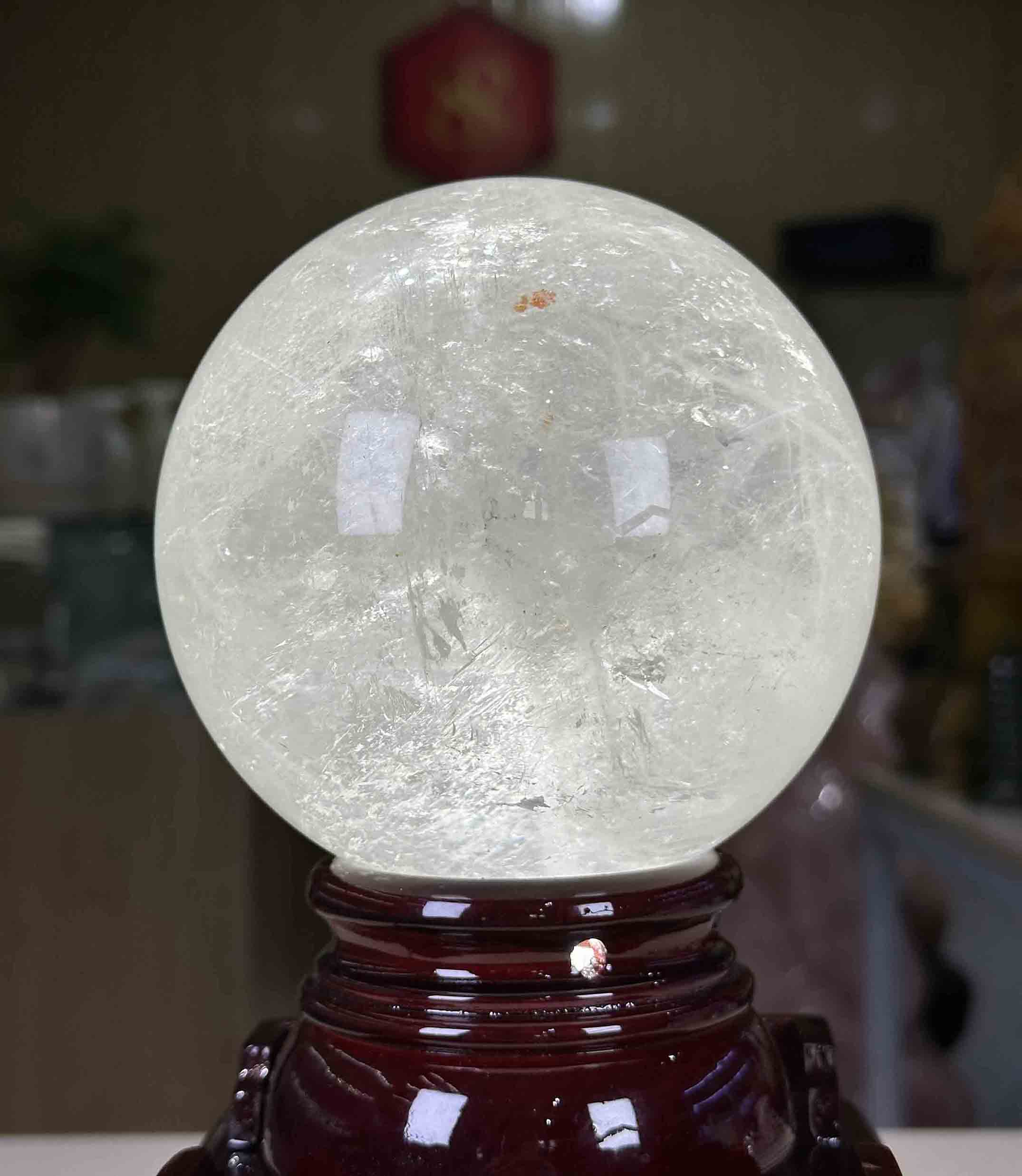 Quả Cầu Phong Thuỷ Đá Thạch Anh Trắng Pha Lê Tự Nhiên 2.28kg-11,8cm Kèm Đế Đèn