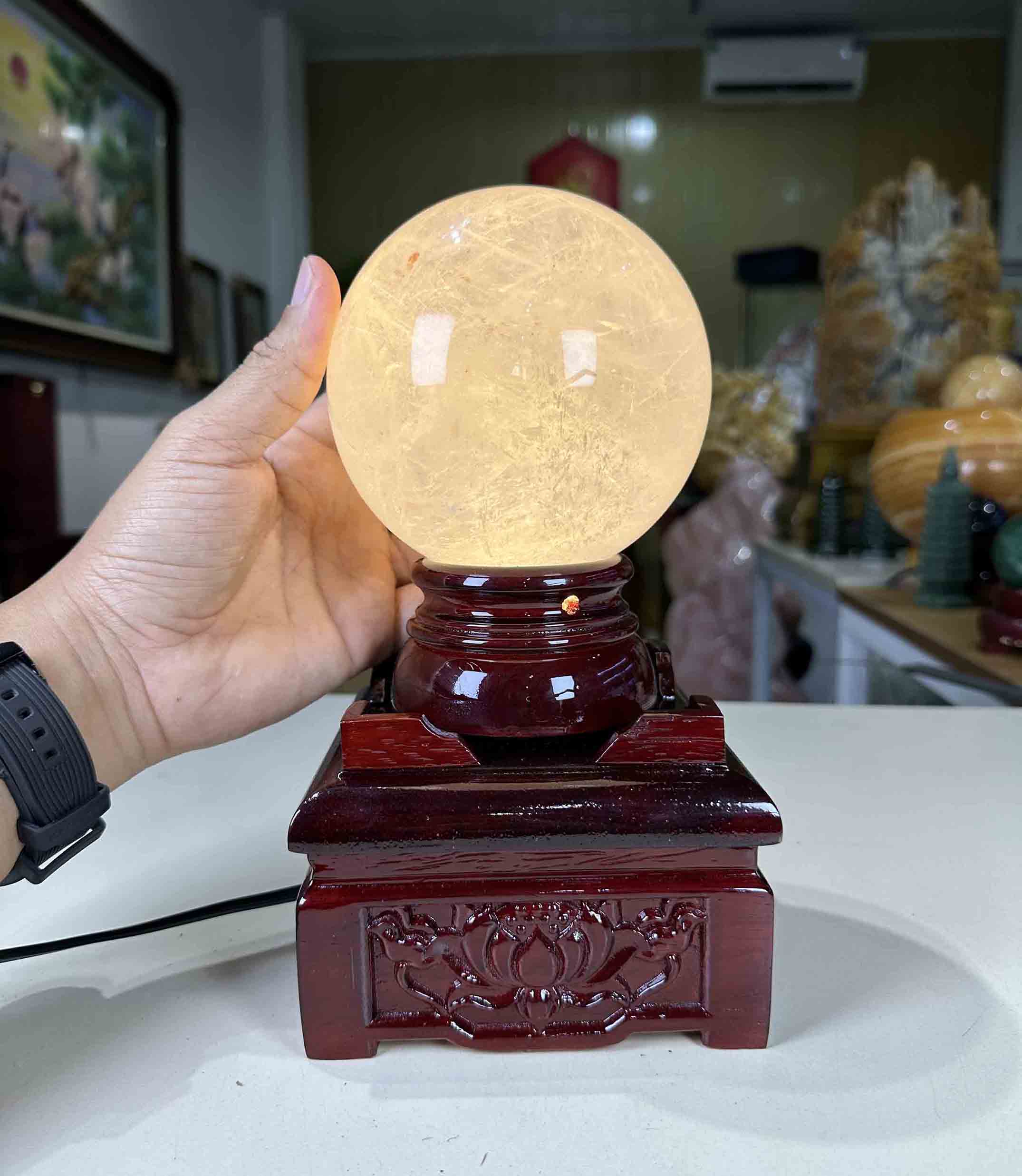 Quả Cầu Phong Thuỷ Đá Thạch Anh Trắng Pha Lê Tự Nhiên 2.28kg-11,8cm Kèm Đế Đèn