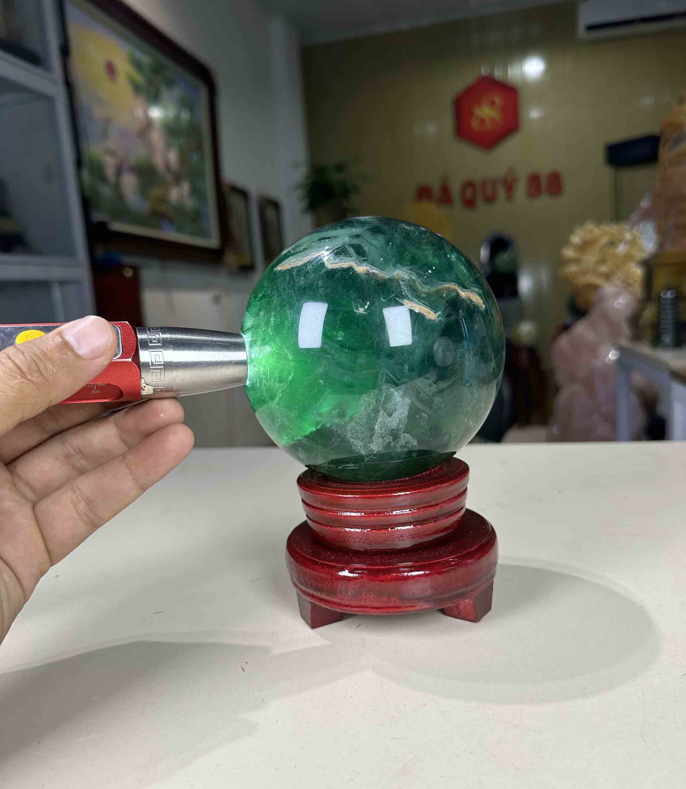 Quả Cầu Phong Thuỷ Đá Fluorite Tự Nhiên Xanh Lá Đậm Chất Kính 2.26kg-11.2cm
