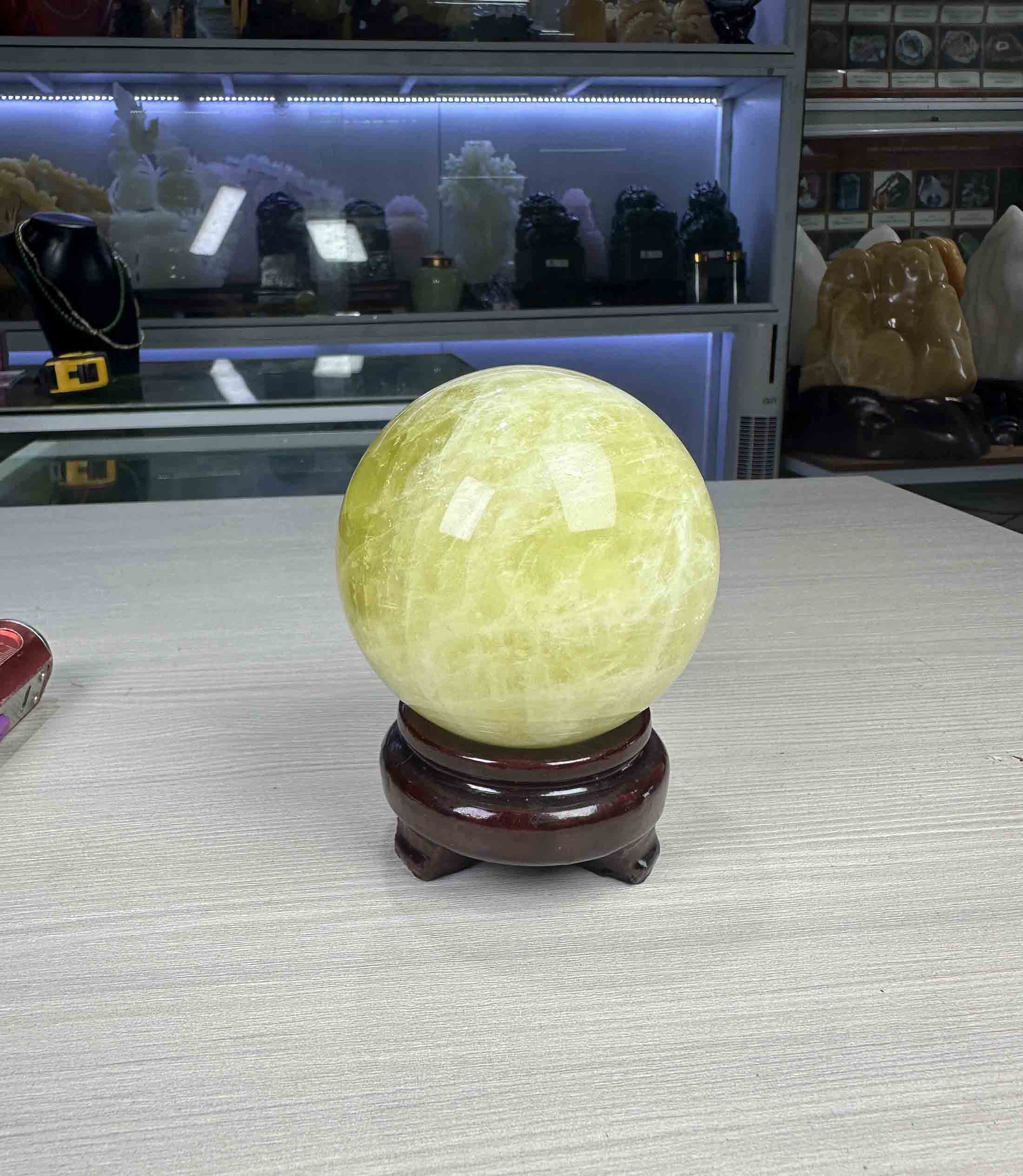 Quả Cầu Phong Thuỷ Đá Thạch Anh Vàng Chất Đá Đẹp 0.88kg-8.6cm