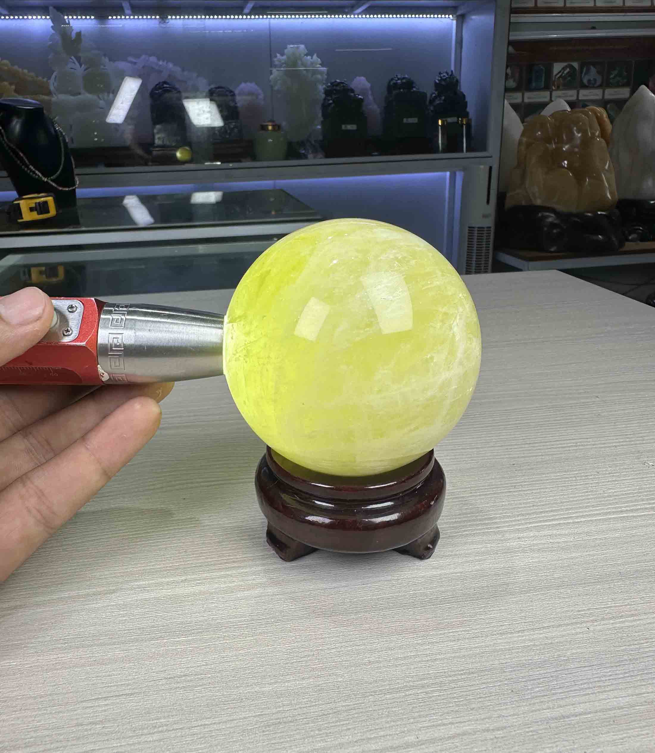 Quả Cầu Phong Thuỷ Đá Thạch Anh Vàng Chất Đá Đẹp 0.88kg-8.6cm
