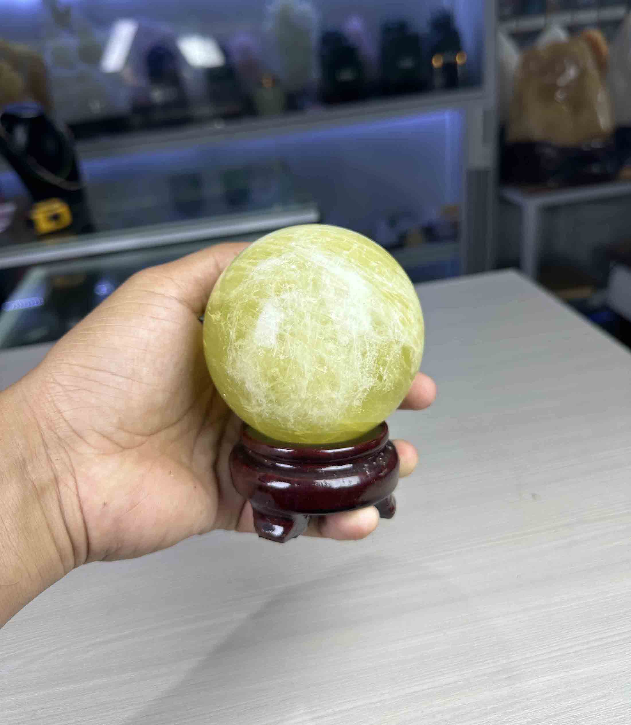 Quả Cầu Phong Thuỷ Đá Thạch Anh Vàng Chất Đá Đẹp 0.88kg-8.6cm