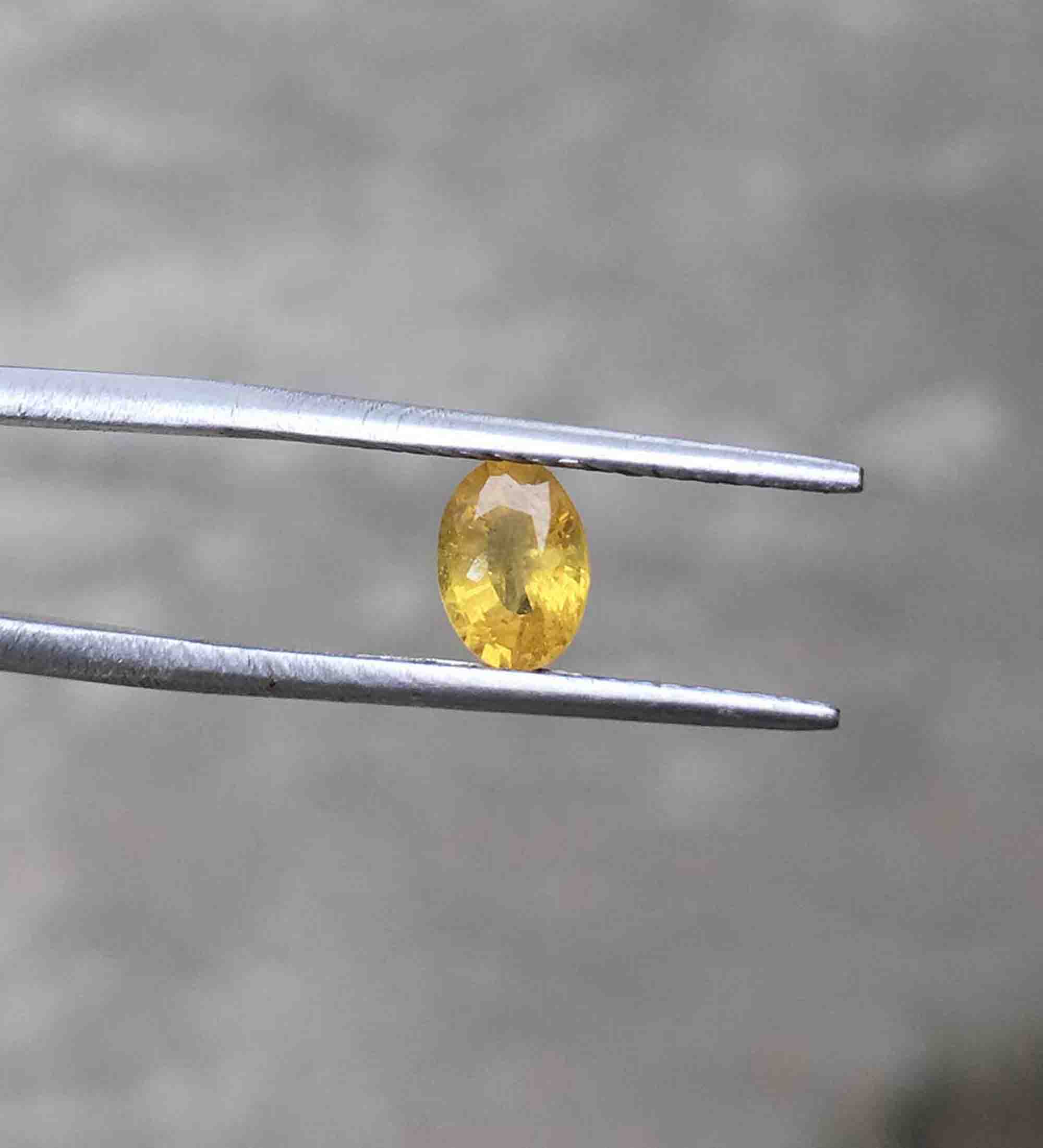 Mặt đá saphia vàng tự nhiên 0,8ct, mài giác mặt nhẫn mặt dây chuyền nữ
