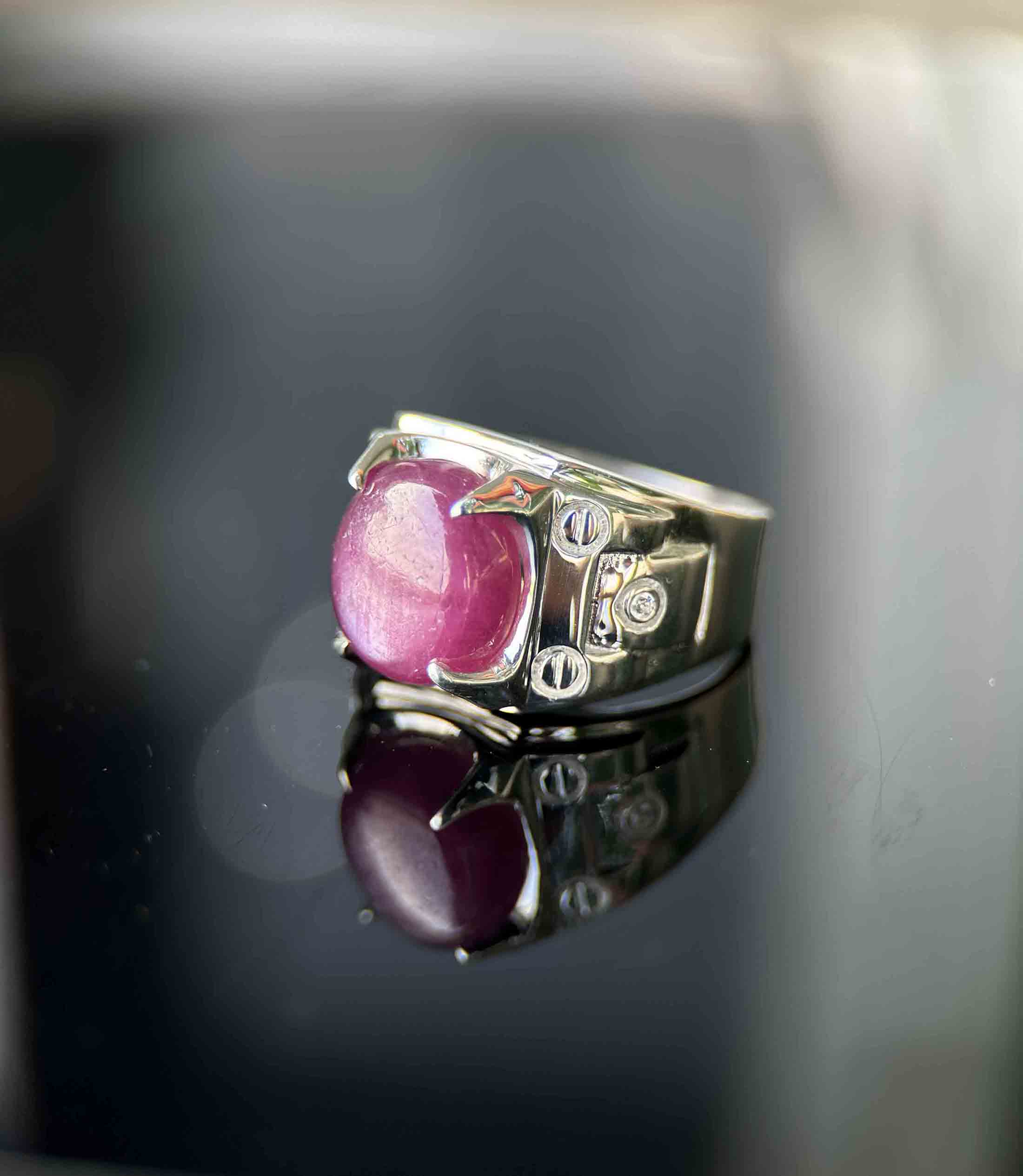 Nhẫn Nam Đá Ruby Tự Nhiên Yên Bái Đỏ Đậm – Sang Trọng, May Mắn Và Bản Lĩnh