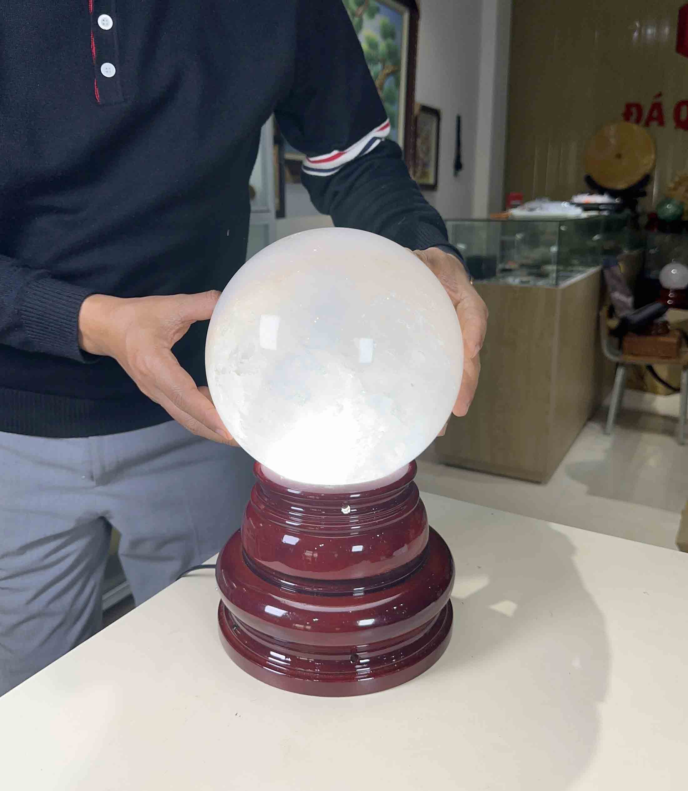 Quả Cầu Phong Thuỷ Thạch Anh Trắng Tự Nhiên Chất Đẹp 11.4kg-20cm