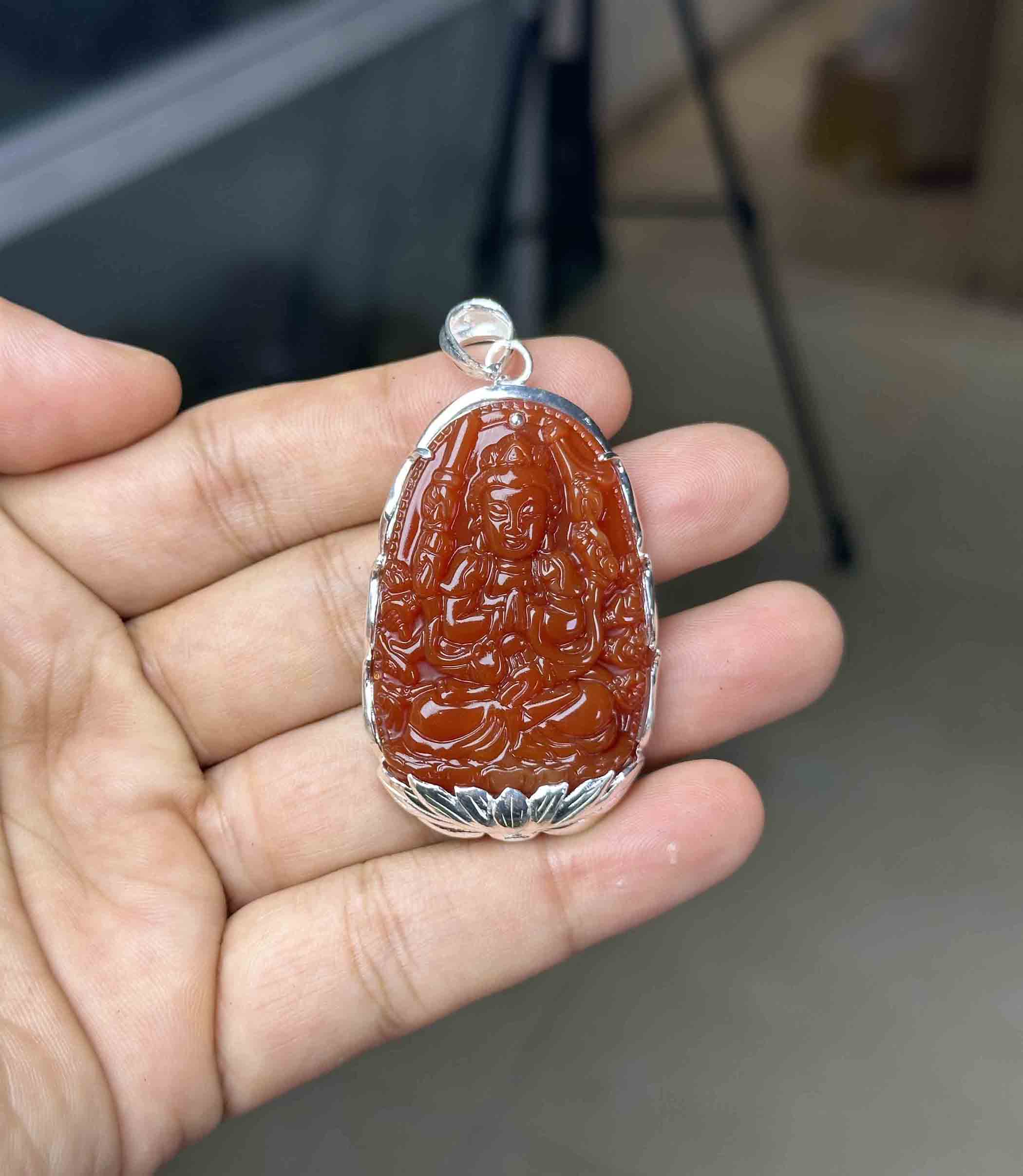 Mặt Dây Chuyền Thiên Thủ Thiên Nhãn Tuổi Tý Đá Ngọc Mã Não Đỏ Tự Nhiên Bọc Bạc Size Lớn