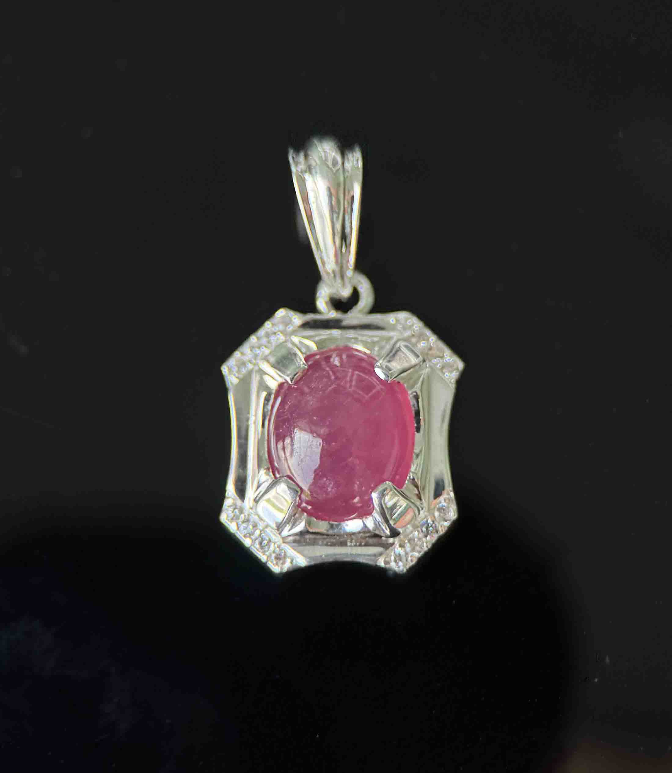 Mặt Dây Chuyền Đá Ruby Tự Nhiên Bọc Bạc Ta