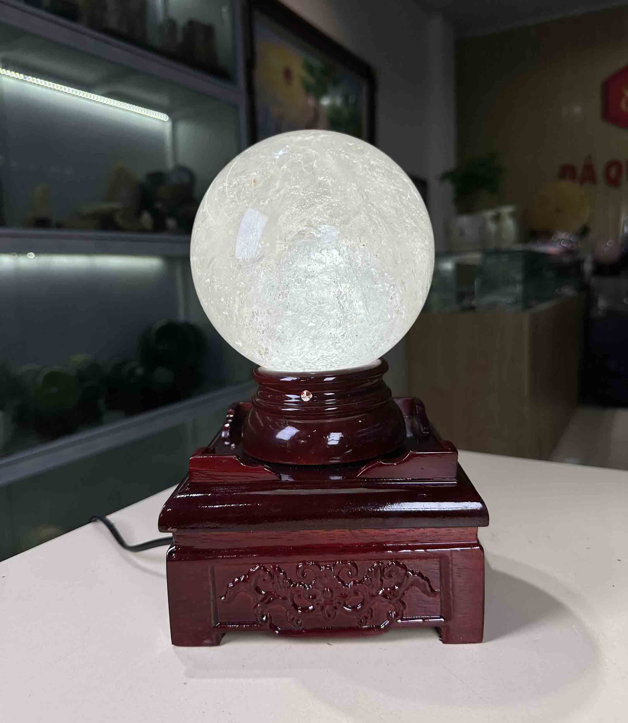 Quả Cầu Phong Thuỷ Đá Thạch Anh Trắng Pha Lê Tự Nhiên 4.05kg-14,6cm Kèm Đế Đèn