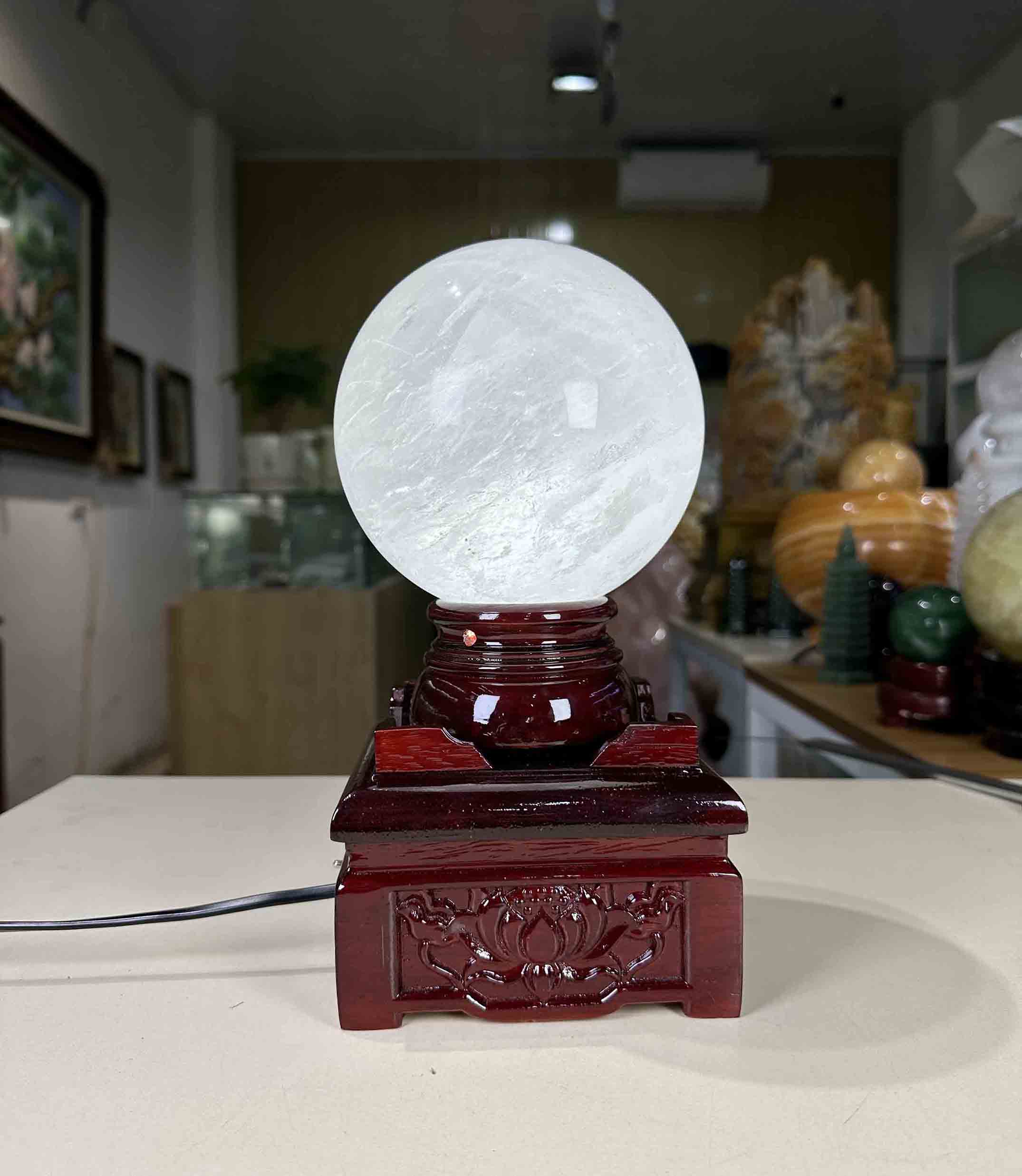 Quả Cầu Phong Thuỷ Đá Thạch Anh Trắng Tự Nhiên Loại Cao Cấp 3.4kg-13,6cm Kèm Đế Đèn