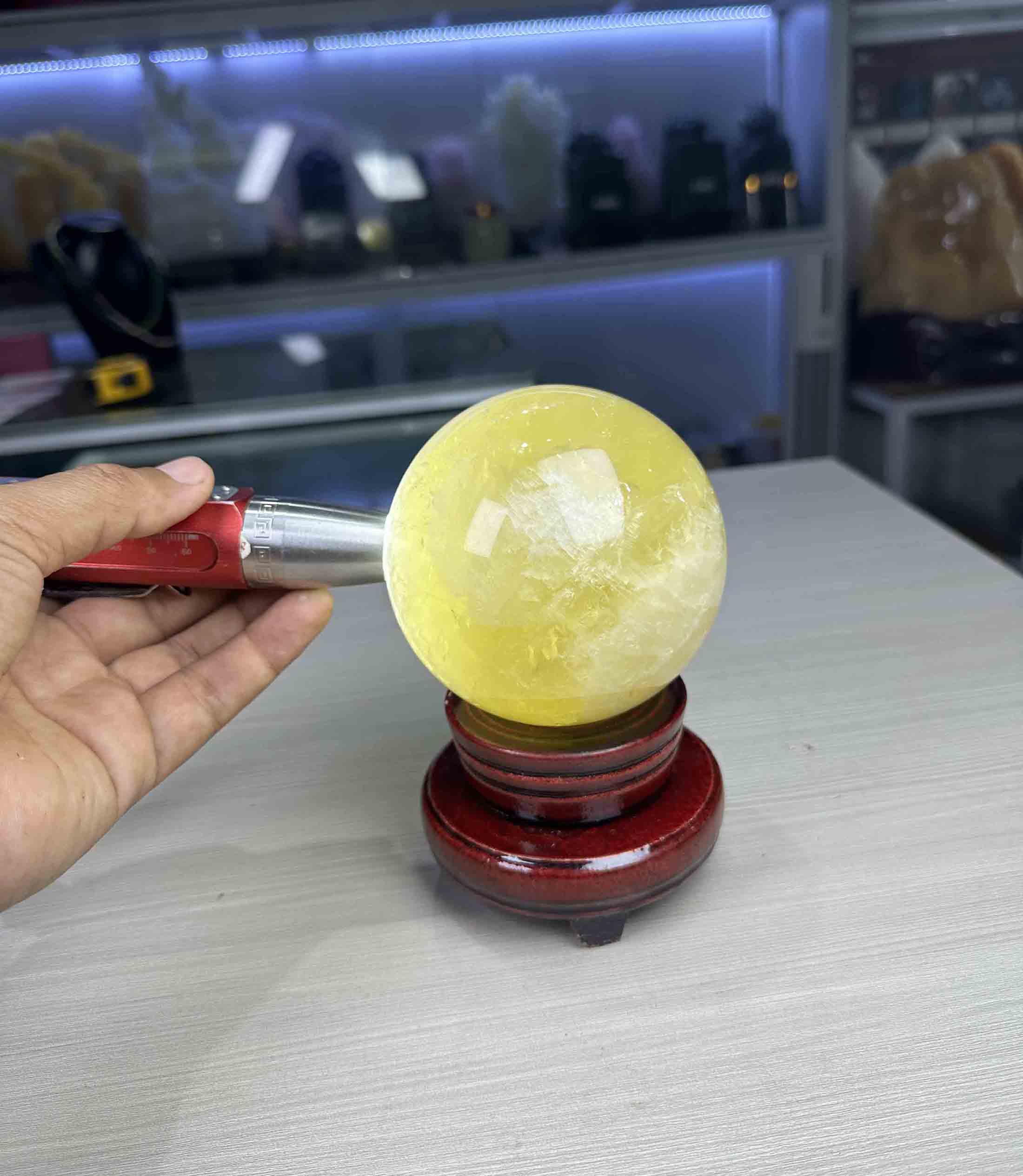 Quả Cầu Phong Thủy Đá Thạch Anh Vàng Hiệu Ứng Sao 6 Cánh -1.3kg-10cm