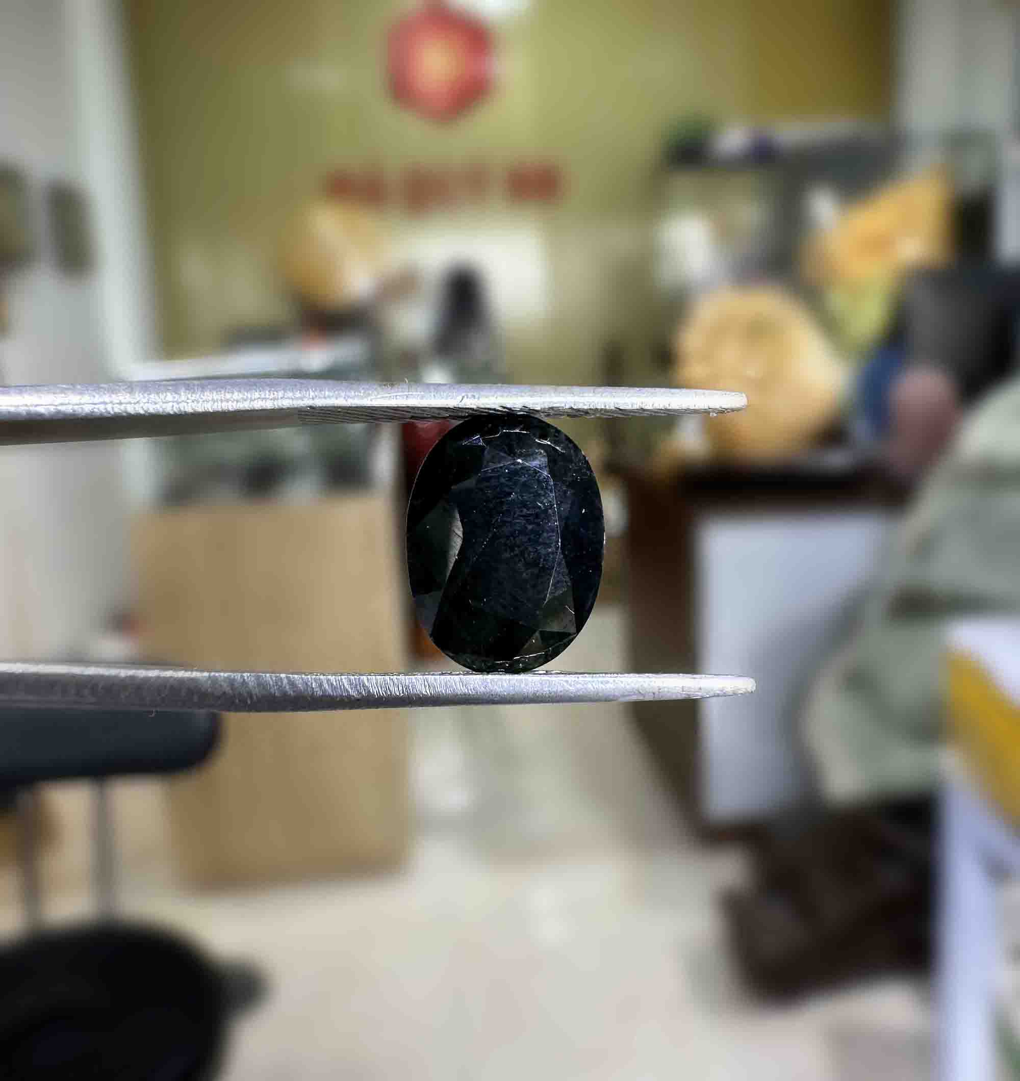 Mặt Đá Saphia Xanh Đen Tự Nhiên Bích Đèn Cắt Giác 4.8ct