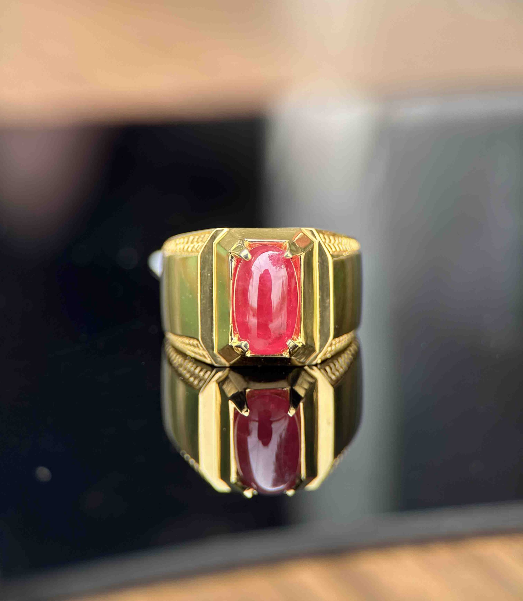 Nhẫn Nam Đá Ruby Tự Nhiên Yên Bái Đỏ Huyết Kính Vàng 14k Kiểm Định