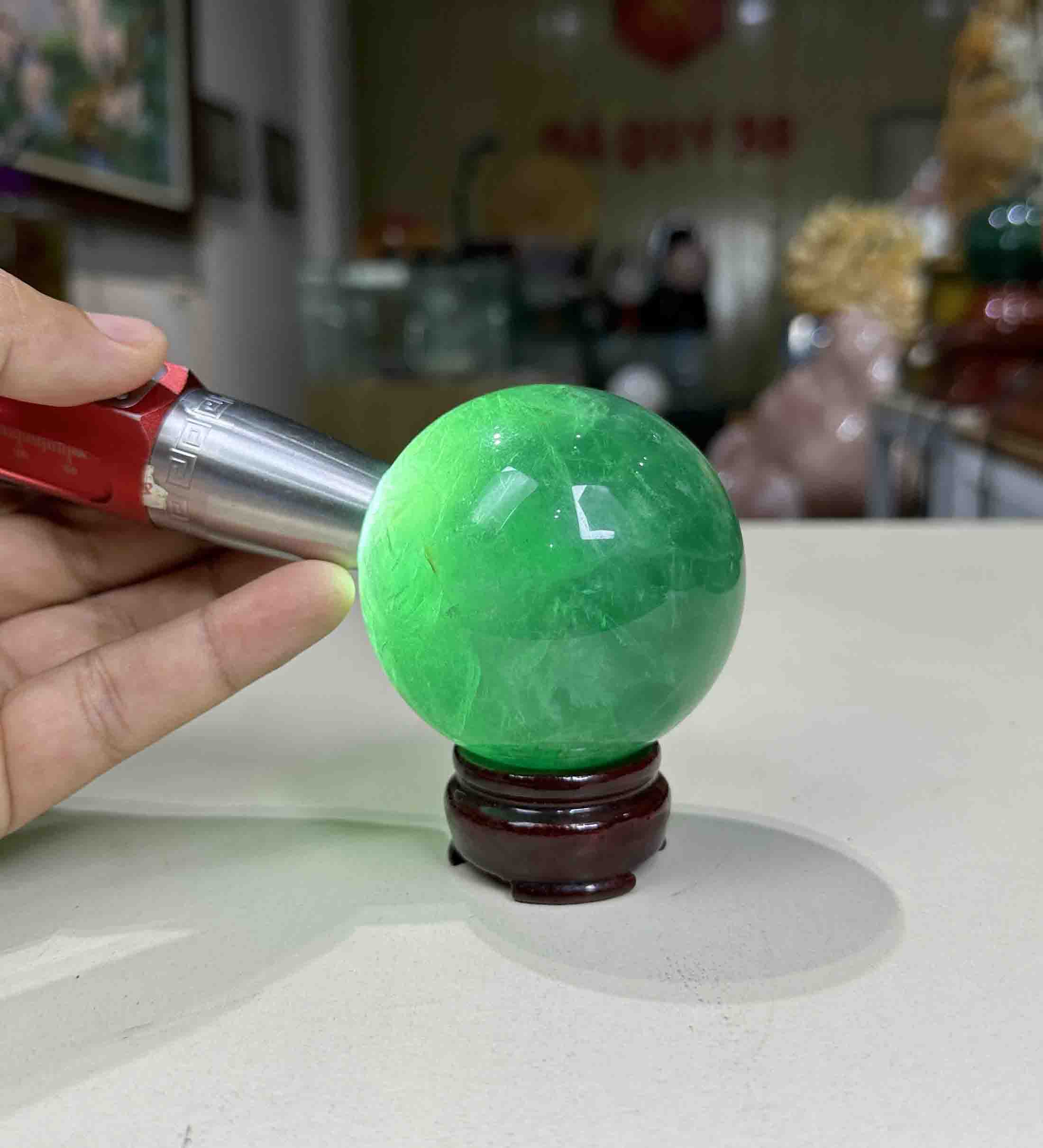 Quả Cầu Phong Thủy Đá Fluorite Tự Nhiên Nguyên Khối Xanh Ngọc Đẹp Size 6,8cm