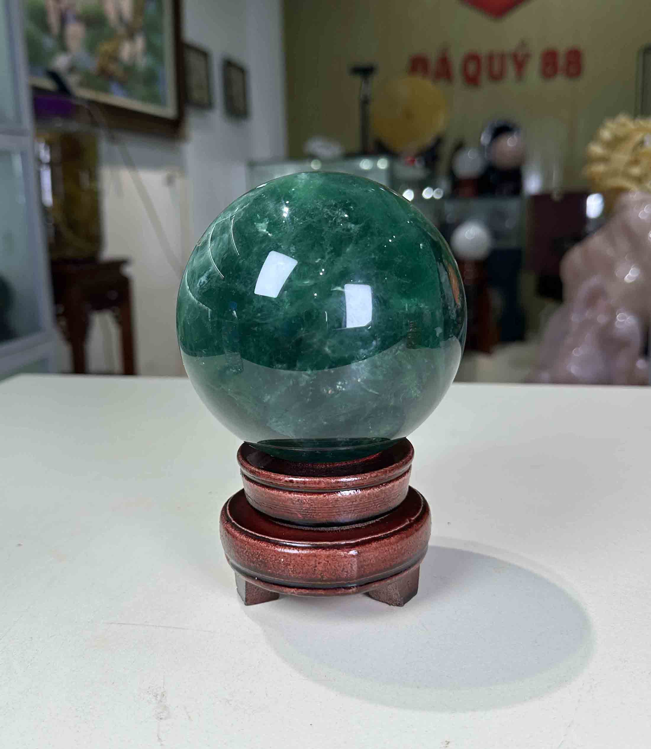 Quả Cầu Phong Thủy Đá Fluorite Tự Nhiên Xanh Lục Loại Đẹp 1,8kg-10,2cm