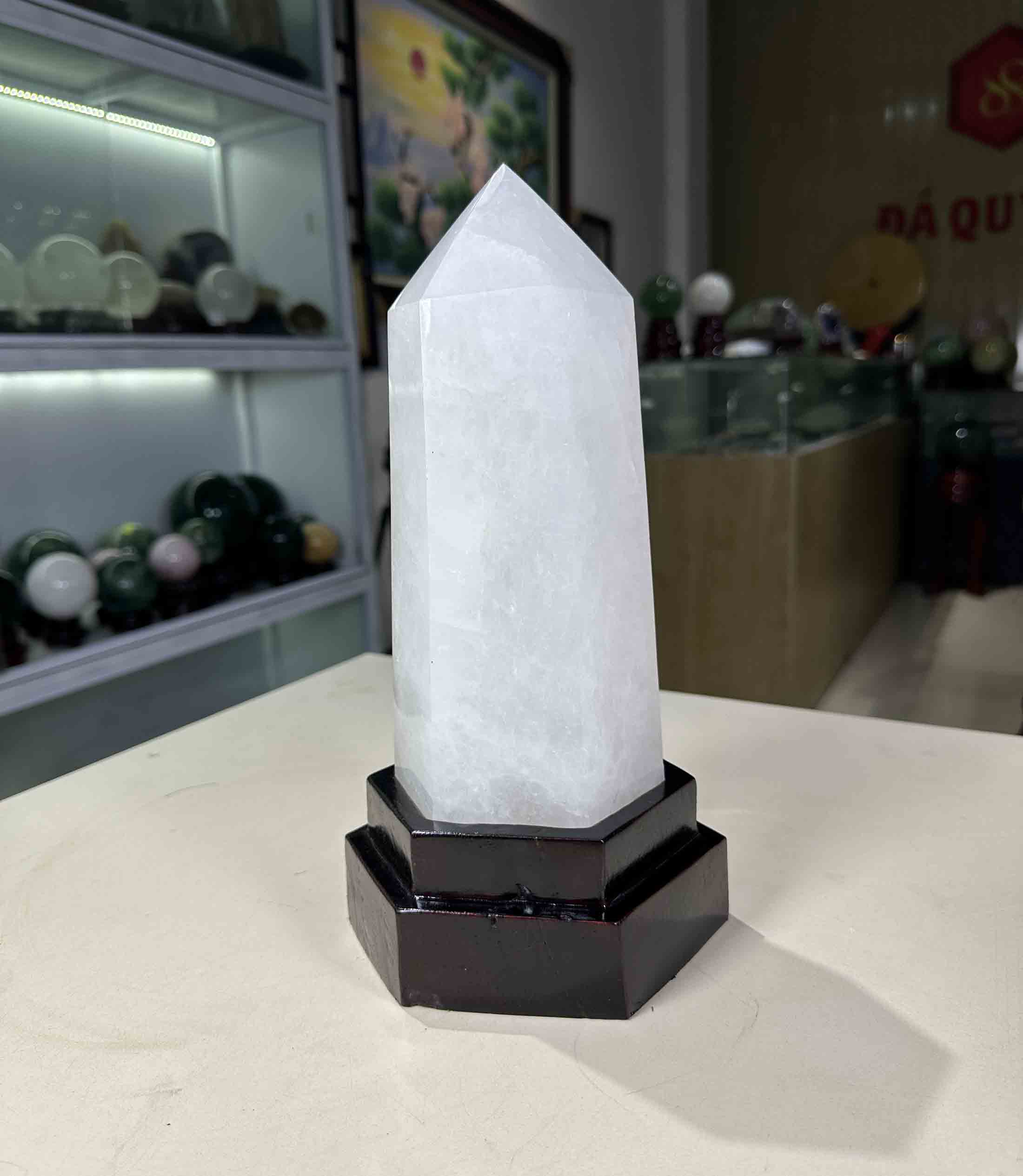 Trụ Luc Đá Thạch Anh Trắng Tự Nhiên Nguyên Khối Loại Đẹp 2.88kg- 28,5cm