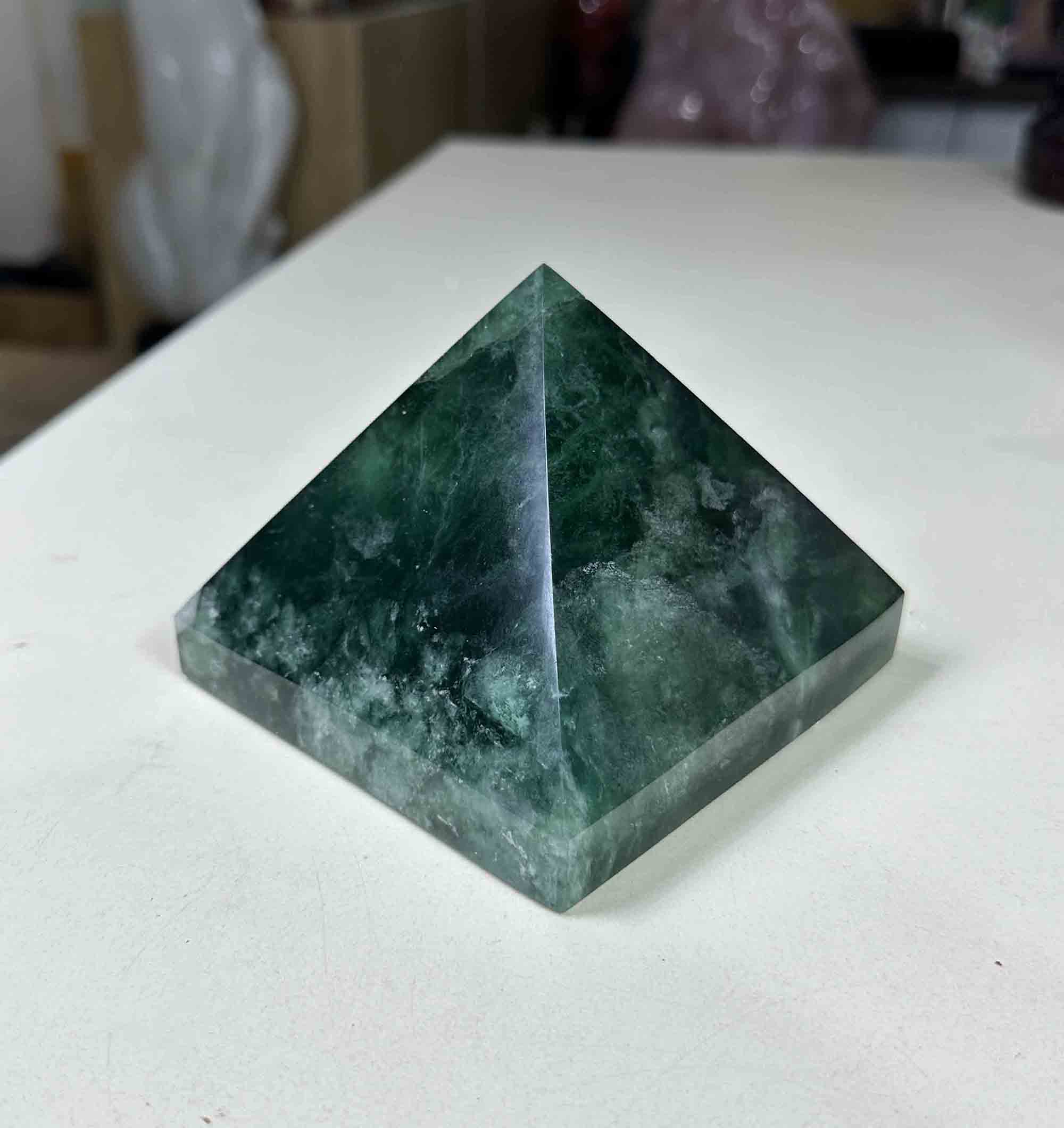 Kim Tự Tháp Đá Tự Nhiên Màu Xanh Ngọc Đá Fluorite Loại Đẹp1.58kg-10.5cm