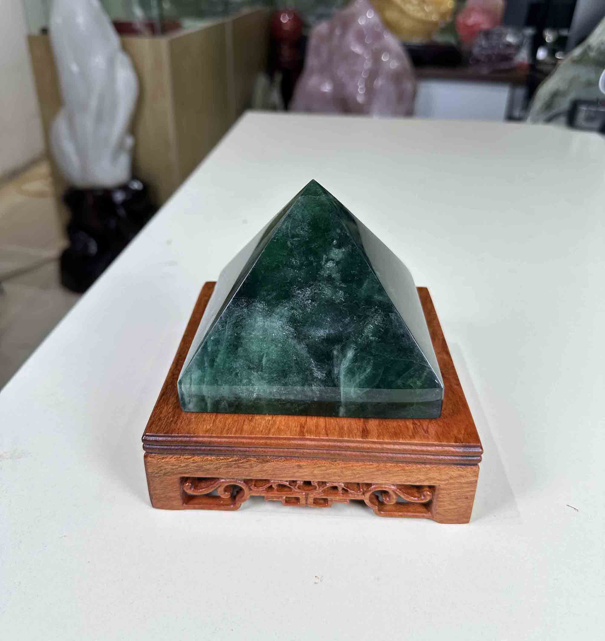 Kim Tự Tháp Đá Tự Nhiên Màu Xanh Ngọc Đá Fluorite Loại Đẹp1.58kg-10.5cm