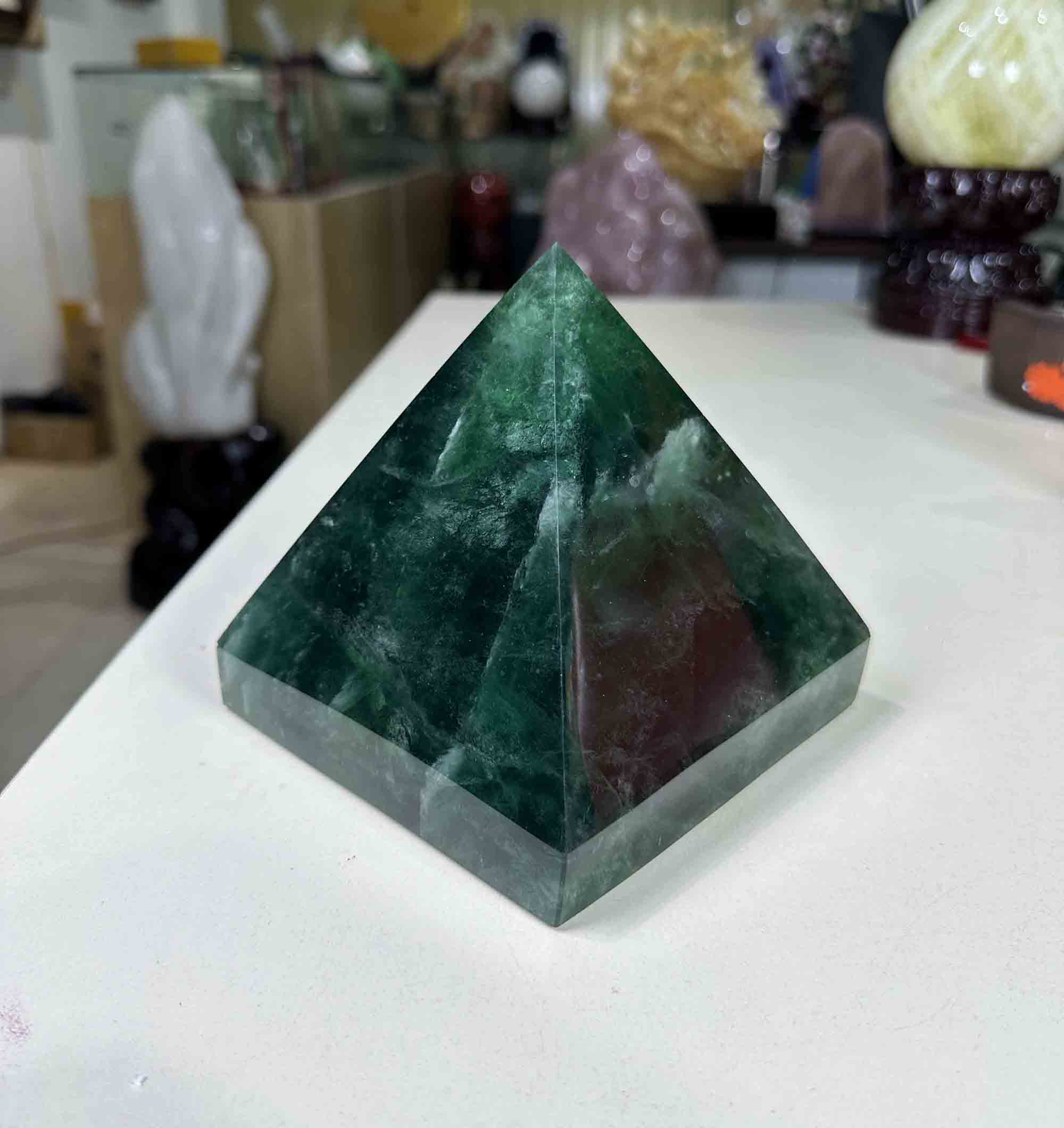 Kim Tự Tháp Đá Tự Nhiên Màu Xanh Ngọc Đá Fluorite Loại Đẹp 2.96kg-12.5cm