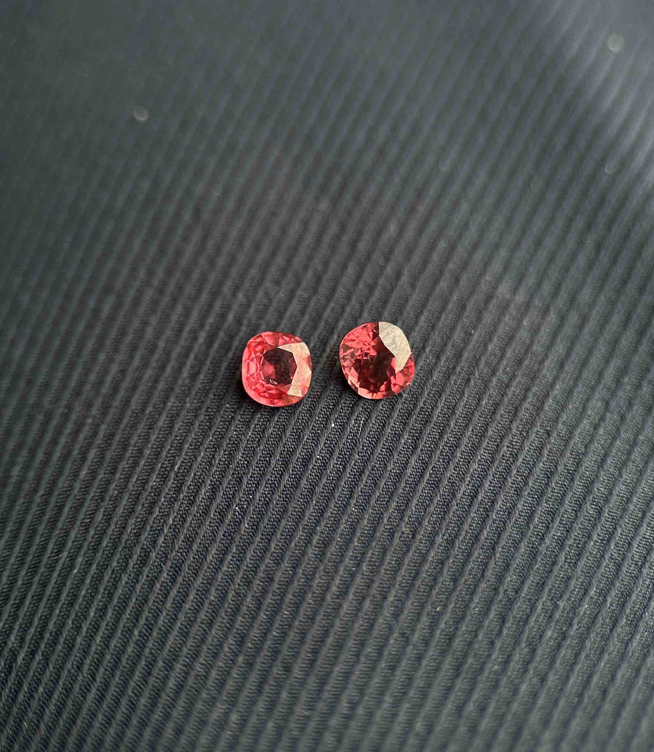 Cặp Đá Quý Spinel Đỏ Tự Nhiên Làm Bông Tai, Nhẫn Cưới, Nhẫn Đôi 5.1mm