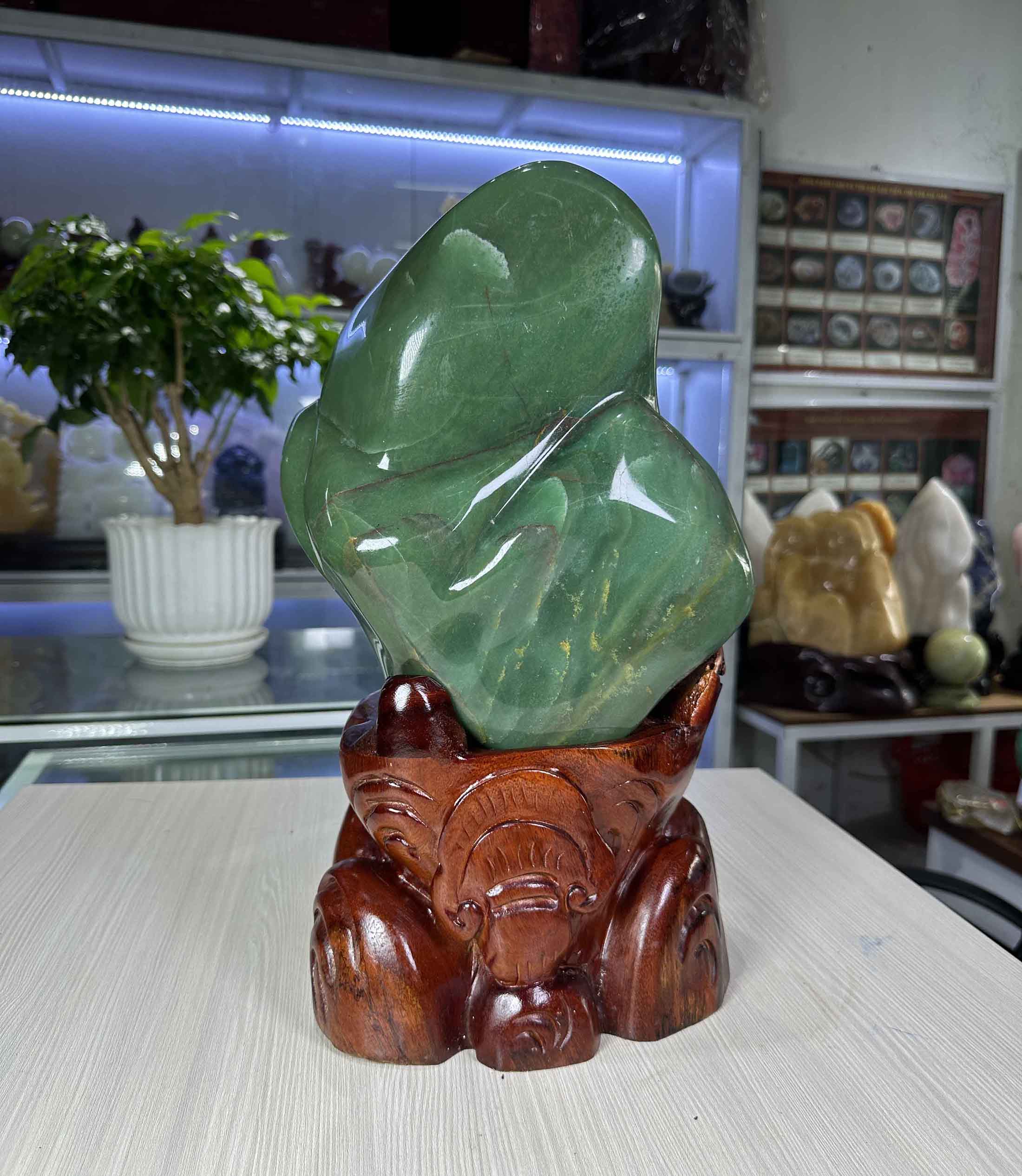 Viên Đá Thạch Anh Xanh Tự Nhiên Trang Trí Trấn Trạch Phong Thuỷ Cao 38cm