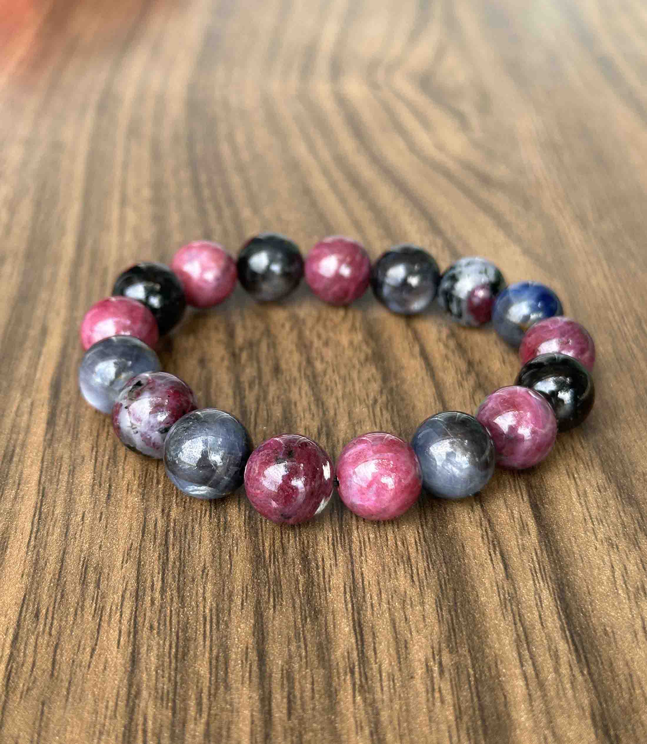 Vòng Tay Đá Ruby Saphia Tự Nhiên Đeo Năng Lượng Phong Thuỷ Cao Cấp 12mm