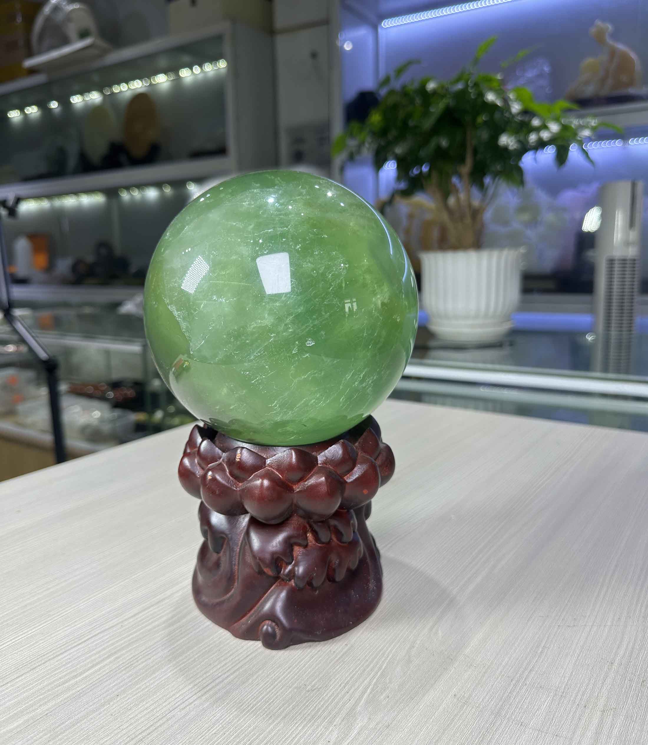 Quả Cầu Phong Thủy Đá Tự Nhiên Màu Xanh Ngọc Đá Fluorite Cao Cấp 14.2cm