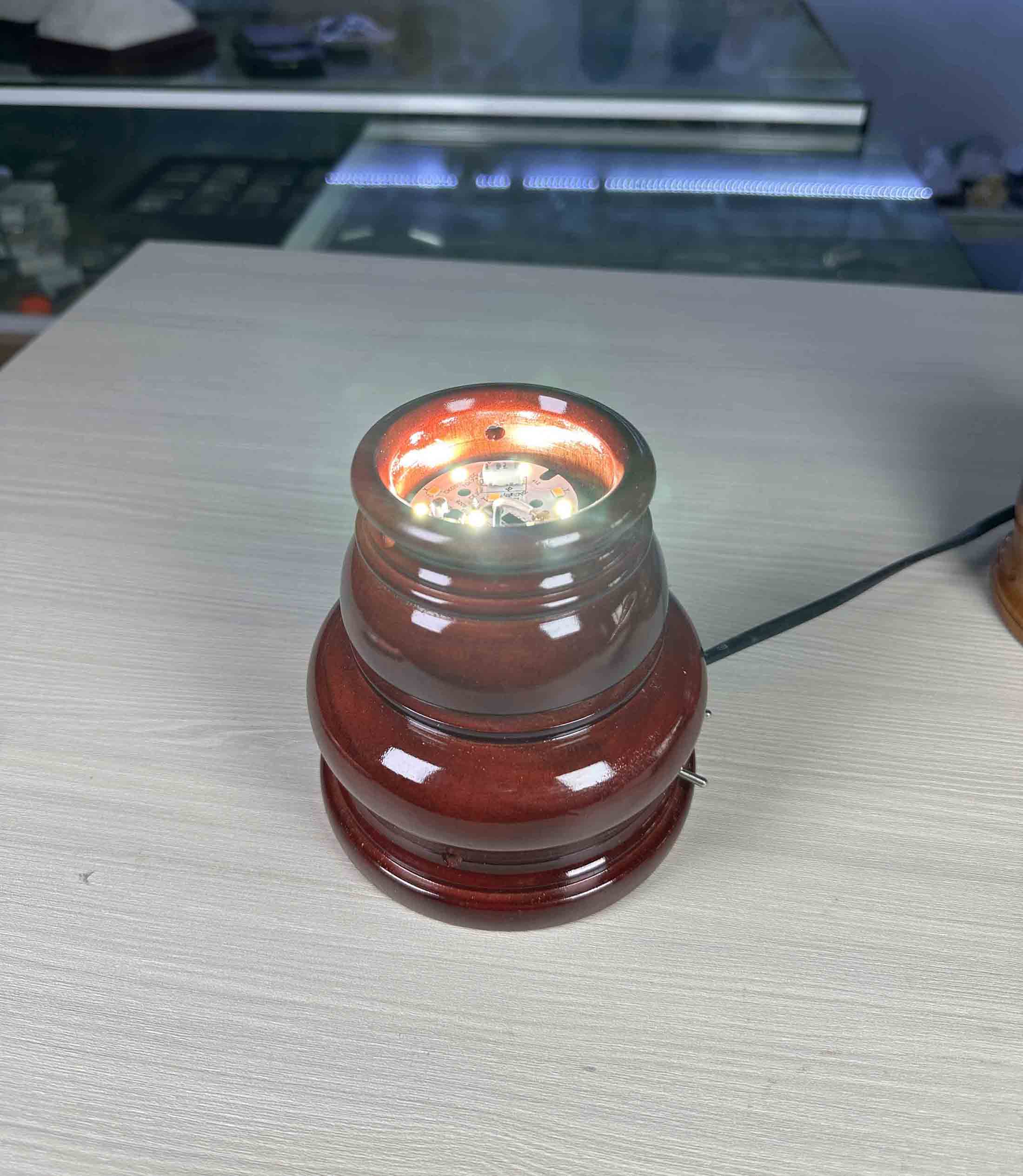 Đế Đèn Xoay Để Quả Cầu Phong Thuỷ 1-3kg Gỗ Gỗ Màu Nâu Cánh Dán