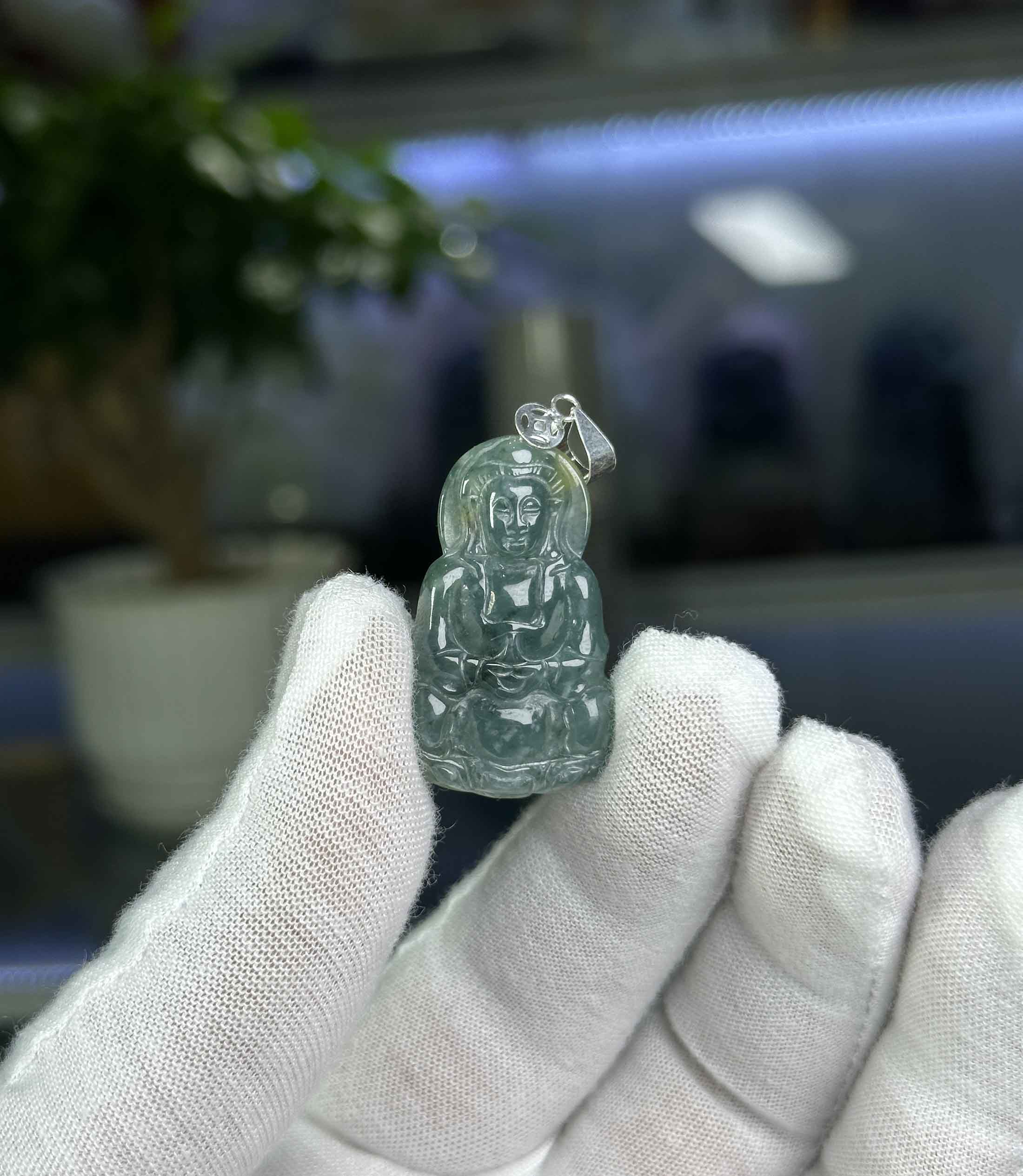 Mặt Dây Chuyền Quan Âm Đá Lam Ngọc Tự Nhiên Chất Ngọc Đẹp Thông Đèn